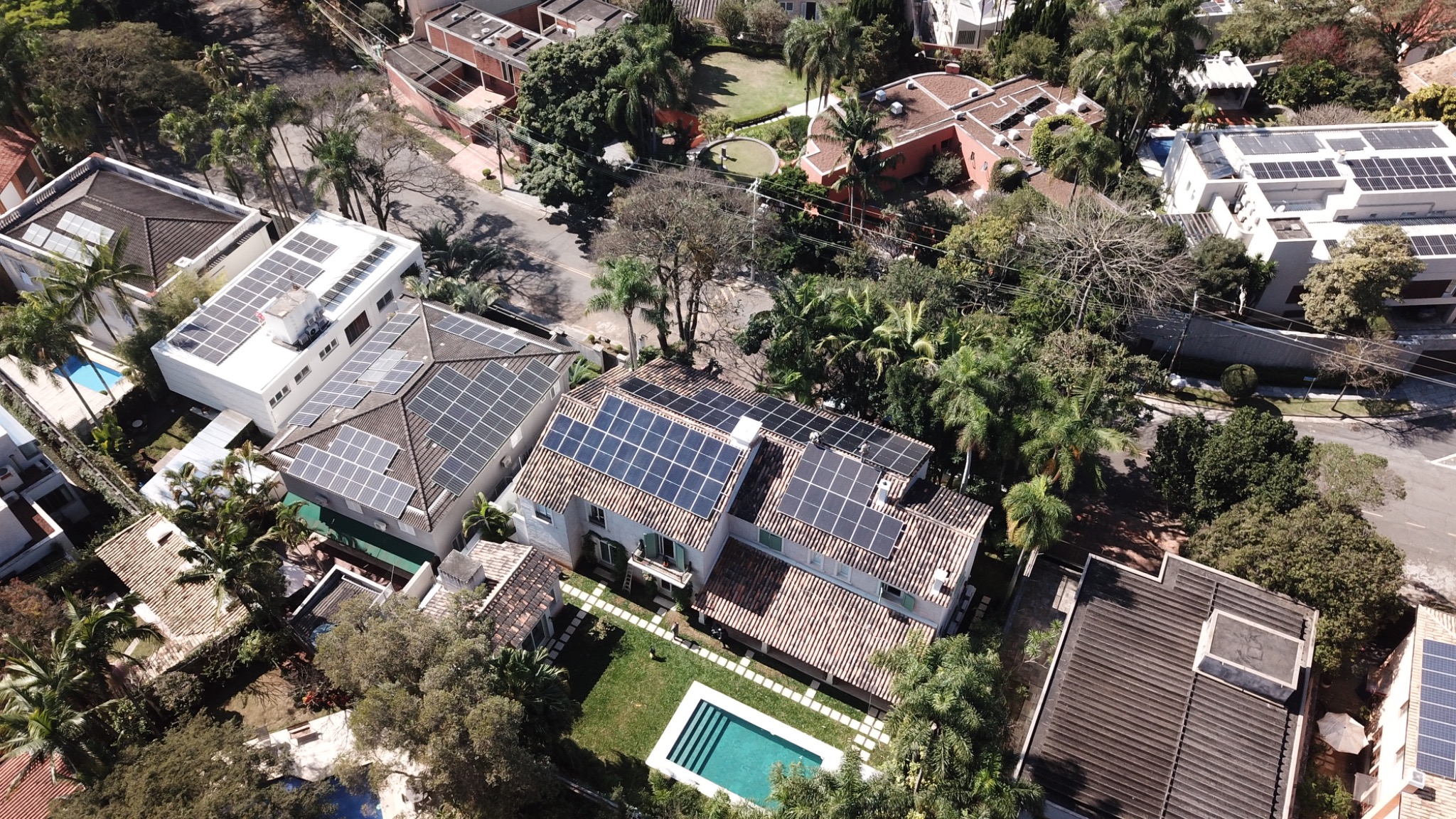 Sistema solar instalado em telhado